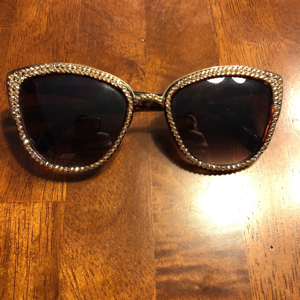 Sunglasses with Swarovski stones